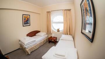 Фото номера Двухместный номер с 2 отдельными кроватями Отель Hotel Mikorzyn г. Слесин 3